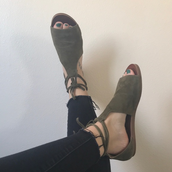 Steve Madden Shoes - Elaina Steven madden sandals